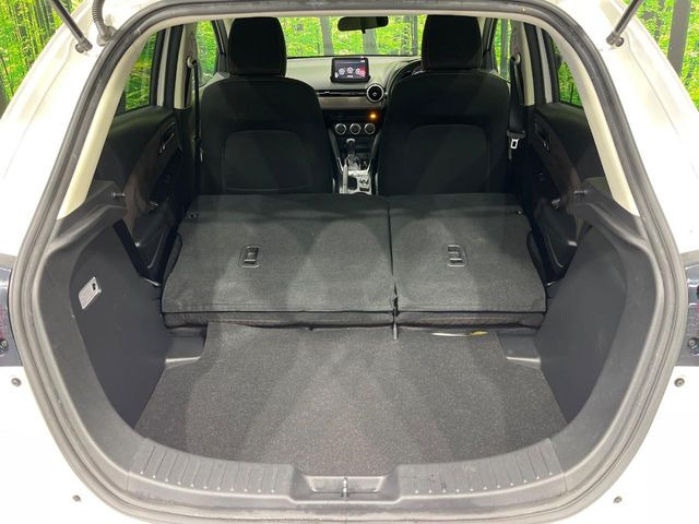 ���i�̂���������ʋ΁A���}���ɏ\���ȉ׎��X�y�[�X���m�ۂ��Ă���܂��B�Z�J���h�V�[�g��|���ƁA�傫�ȉו��̐ύڂ��\�ł���