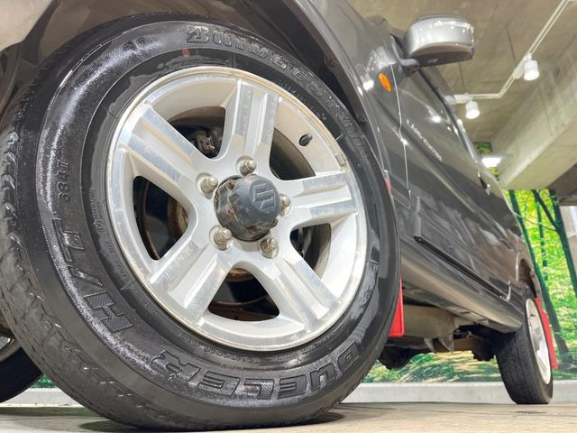 �y����16�C���`�A���~�z�C�[���z�O�ςɃ}�b�`���������A���~�z�C�[���𑕒����Ă���܂��B�e��ЊO�A���~�z�C�[����A�X�^�b�h���X�^�C�����戵�����Ă���܂��B���񂲑��k����������