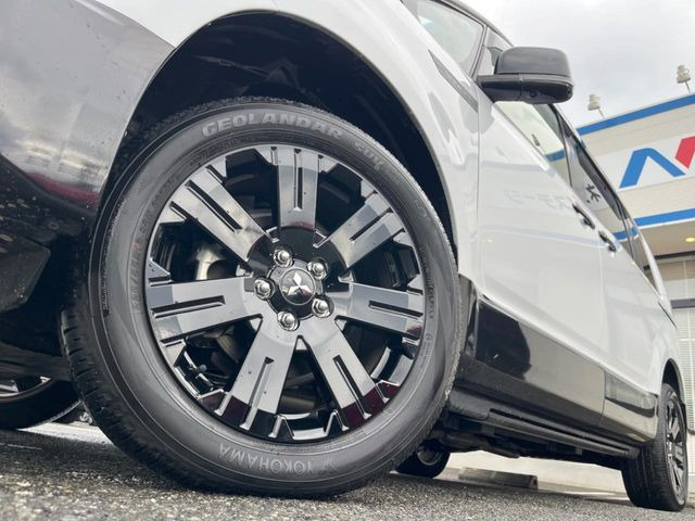 �y����18�C���`�A���~�z�C�[���z�O�ςɃ}�b�`���������A���~�z�C�[���𑕒����Ă���܂��B�e��ЊO�A���~�z�C�[����A�X�^�b�h���X�^�C�����戵�����Ă���܂��B���񂲑��k����������