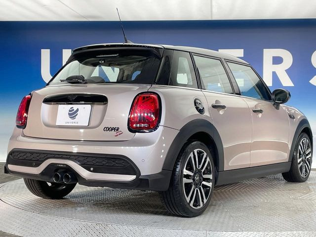 �������t�т̕ۏ؂̑��A���S�̍Œ�3�N�E���s�������ۏ�(�L��)�����p�ӁB�A���Ԃ����S���Ă��y���݂���������l�A�ۏؓ��e���[���͂������A�����_��&�I�C�������⃍�[�h�T�[�r�X���t�т��Ă���܂��B