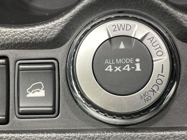 �y�I�[�����[�h4&times;4�z2WD/4WD���[�h����y�ɐ؂�ւ��\�B�R��d����2WD�A�X�^�b�N���ɖ𗧂�LOCK�AAUTO���[�h�ł�4WD�̔z���������Œ������A�H�ʏ󋵂��킸���肵��������T�|�[�g�B