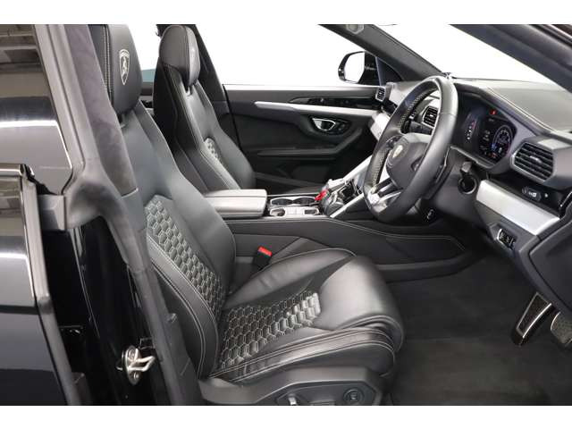 �������d�˂����炱�������o���ꂽ���炩�ȑ��s�t�B�[���B����SUV�Ƃ��Ẳ��K���Ǝh���I�ȉ������\���������ŗ������Ă��܂��B