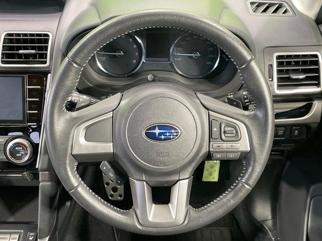 �y�����v�����X�e�A�����O�z�㎿�Ȋv���g�p���邱�ƂŁA��ɂ����������݂ƂĂ��^�]���₷���n���h���ł���