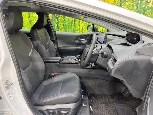 運転席シート廻りは使用感も少なく、良好な状態となっています。前オーナー様が丁寧に使っていたことがよくわかりますね。