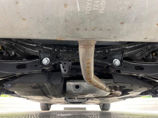 大好評を頂いておりますボディの弾スプラッシュコートも好評受付中。通常のガラスコートと異なる、耐久年数6年の無機質ガラスコーティングが、ボディをキレイな状態に保ってくれます。