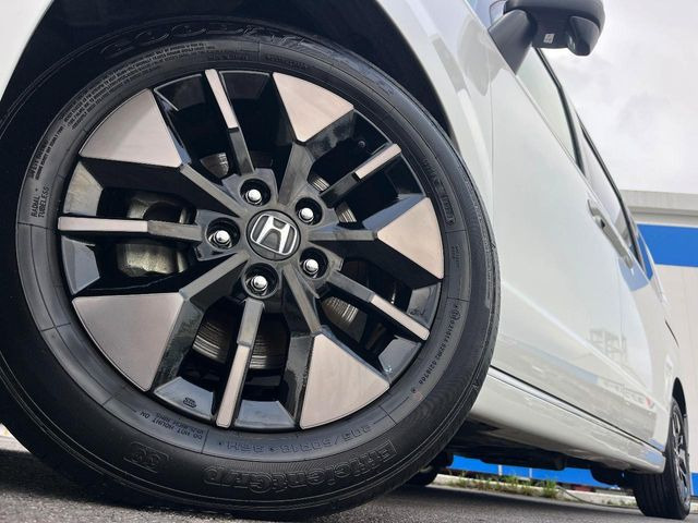 �y����16�C���`�A���~�z�C�[���z�O�ςɃ}�b�`���������A���~�z�C�[���𑕒����Ă���܂��B�e��ЊO�A���~�z�C�[����A�X�^�b�h���X�^�C�����戵�����Ă���܂��B���񂲑��k����������