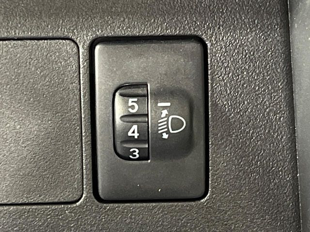 �y�w�b�h���C�g���x���C�U�[�z�ו����ɂ��Ԃ̎p�����ƃw�b�h���C�g��������ɂȂ��Ă��܂����Ɋ��􂵂܂��B���x���C�U�[�ɂ���āA������ƂȂ��Ă��܂������[�r�[���̏Ƃ炷�������������ɂ��܂��B