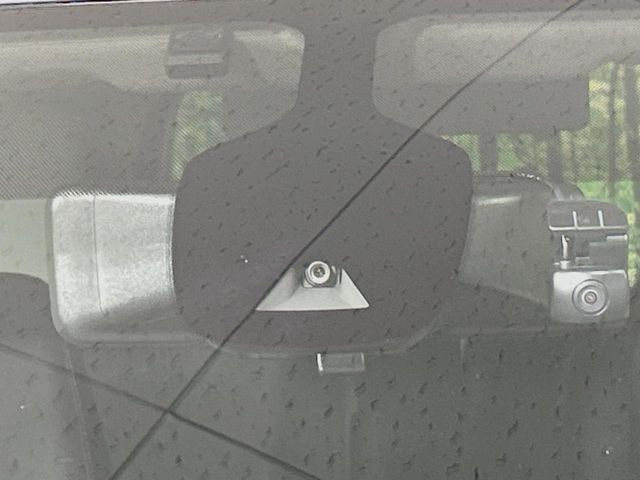 �y�C���e���W�F���g�G�}�[�W�F���V�[�u���[�L�z�t�����g�J�����őO���̎ԗ�����s�҂����m�B�Փ˂������Ȏ��͏Փ˔�Q�y���u���[�L���쓮�A�Փˉ�����T�|�[�g�B�����S�Ƀh���C�u�����y���݂��������܂��B