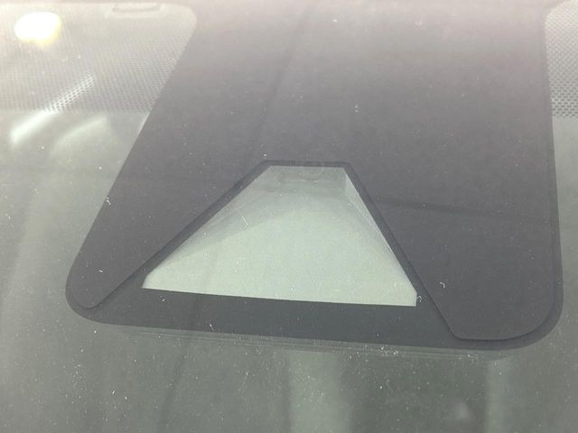 �y�g���^�Z�[�t�e�B�Z���X�z���s���ɑO���̎ԗ�����F�����A�Փ˂������Ȏ��͌x��ƃu���[�L�ŏՓˉ���Ɣ�Q�y�����A�V�X�g�B�����S�Ƀh���C�u�����y���݂��������܂��B