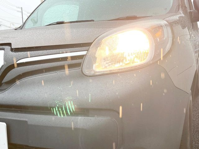 ���w�b�h���C�g:�w�b�h���C�g�͉��΂݂����Ȃ��A�Y��ȏ�Ԃ�ۂ��Ă���܂��B���΂ݖh�~�̃����Y�R�[�e�B���O�̎{�H���\�ł������܂��B