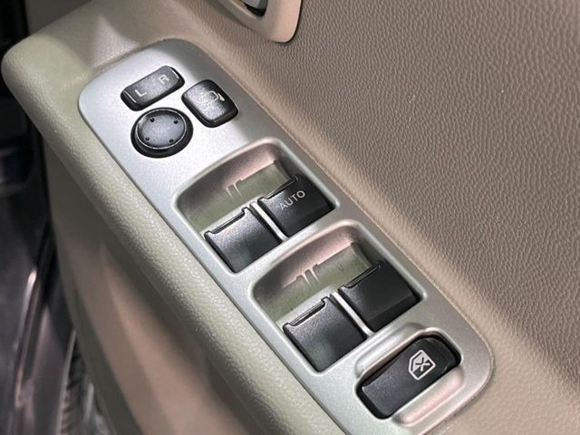 �y�d���i�[�~���[�z�T�C�h�~���[�͓d���i�[���ƂȂ��Ă���A�������ԏ�ł��L�Y�������X�N��}�����܂��B