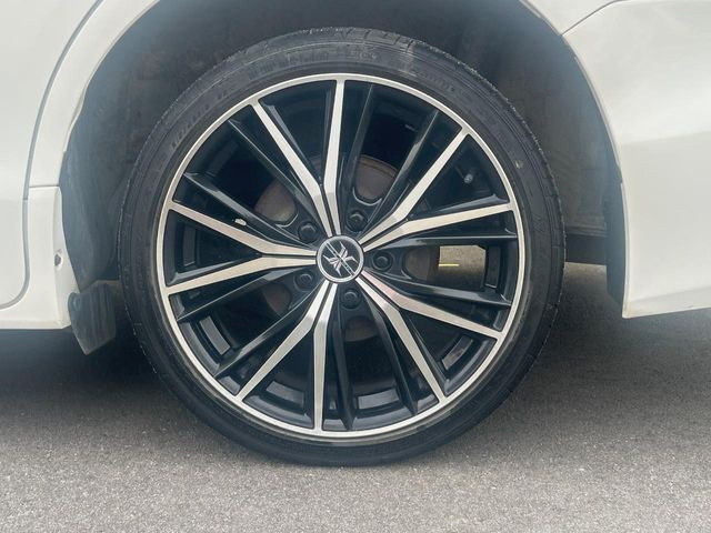 �y18�C���`�A���~�z�C�[���z�O�ςɃ}�b�`�����A���~�z�C�[���𑕒����Ă���܂��B�e��A���~�z�C�[����A�X�^�b�h���X�^�C�����戵�����Ă���܂��B���񂲑��k����������