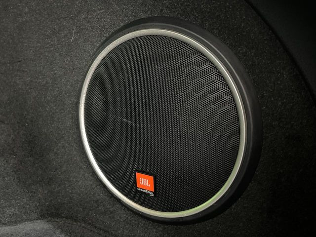 �yJBL�v���~�A���T�E���h�V�X�e���z���[�J�[�I�v�V�����̍��i�ʃT�E���h�V�X�e���𓋍ځB��p�̃`���[�j���O���{���ꂽ�召�l�X�ȃX�s�[�J�[����ǎ��ȃT�E���h���t�ł��A�Տꊴ���ӂ�鉹����Ԃ����o���܂��B