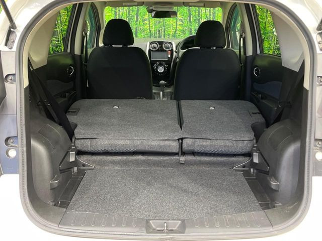 ���i�̂���������ʋ΁A���}���ɏ\���ȉ׎��X�y�[�X���m�ۂ��Ă���܂��B�Z�J���h�V�[�g��|���ƁA�傫�ȉו��̐ύڂ��\�ł���