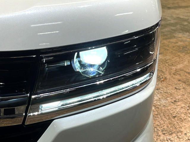 �yLED�w�b�h���C�g�z���V����ԑ��s�����ǍD�Ȏ��E���m�ۂ����S���ĉ^�]�ł��鍂�P�xLED�w�b�h���C�g�𑕔�!�_�����x�������A����d�͂��}�����Ă��܂��B