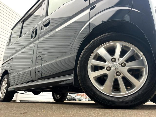 �y����15�C���`�A���~�z�C�[���z�O�ςɃ}�b�`���������A���~�z�C�[���𑕒����Ă���܂��B�e��ЊO�A���~�z�C�[����A�X�^�b�h���X�^�C�����戵�����Ă���܂��B���񂲑��k����������