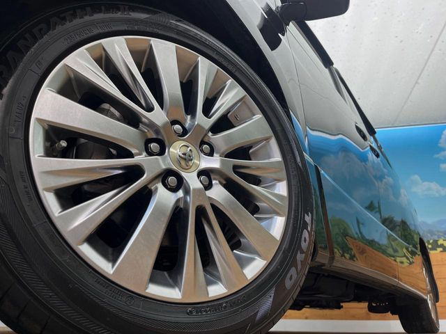 �y����18�C���`�A���~�z�C�[���z�O�ςɃ}�b�`���������A���~�z�C�[���𑕒����Ă���܂��B�e��ЊO�A���~�z�C�[����A�X�^�b�h���X�^�C�����戵�����Ă���܂��B���񂲑��k����������