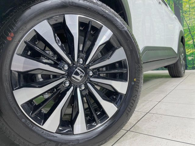 �y����17�C���`�A���~�z�C�[���z�O�ςɃ}�b�`���������A���~�z�C�[���𑕒����Ă���܂��B�e��ЊO�A���~�z�C�[����A�X�^�b�h���X�^�C�����戵�����Ă���܂��B���񂲑��k����������