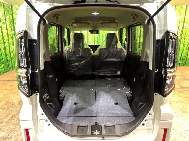 ���i�̂���������ʋ΁A���}���ɏ\���ȉ׎��X�y�[�X���m�ۂ��Ă���܂��B�Z�J���h�V�[�g��|���ƁA�傫�ȉו��̐ύڂ��\�ł���