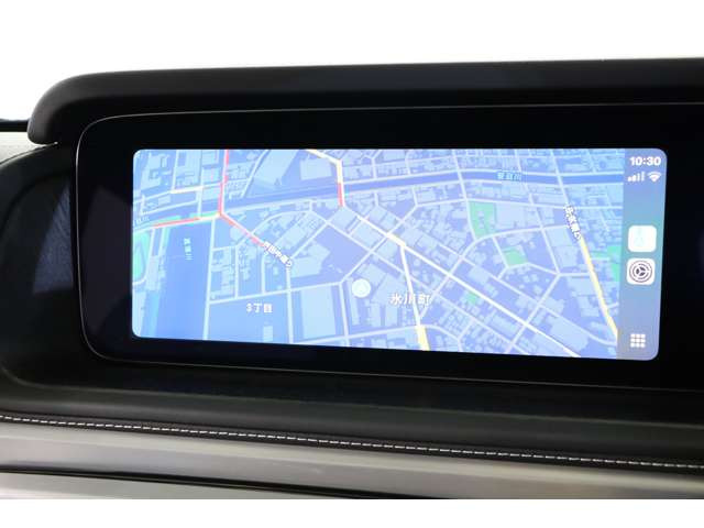 �A�b�v���J�[�v���C�ɑΉ����Ă���AiPhone�ƘA�g���邱�ƂŃi�r�≹�y�A���b�Z�[�W�Ȃǂ��ԓ��Œ����I�ɑ���ł��܂��B���֐��ƈ��S���𗼗����A���K�ȃh���C�u���T�|�[�g����@�\�ł������܂��B