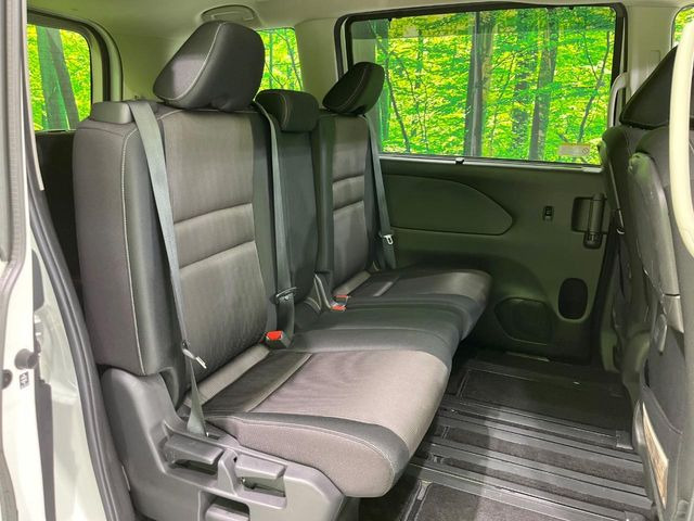 �Z�J���h�V�[�g�͒������������ƂȂ��Ă���A�X���C�h����ΒʘH�X�y�[�X���o��!�O��̈ړ����Ƃ��Ă��ȒP�ł���������A8����Ԏ������K�ȍ���S�n�̃V�[�g�ƂȂ��Ă��܂���