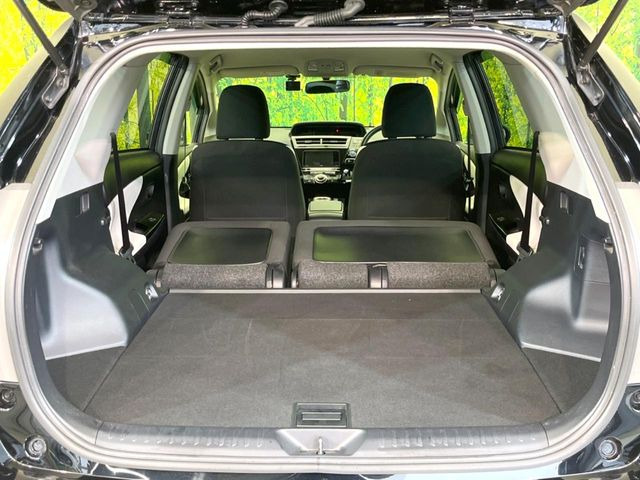 ���i�̂���������ʋ΁A���}���ɏ\���ȉ׎��X�y�[�X���m�ۂ��Ă���܂��B�Z�J���h�V�[�g��|���ƁA�傫�ȉו��̐ύڂ��\�ł���