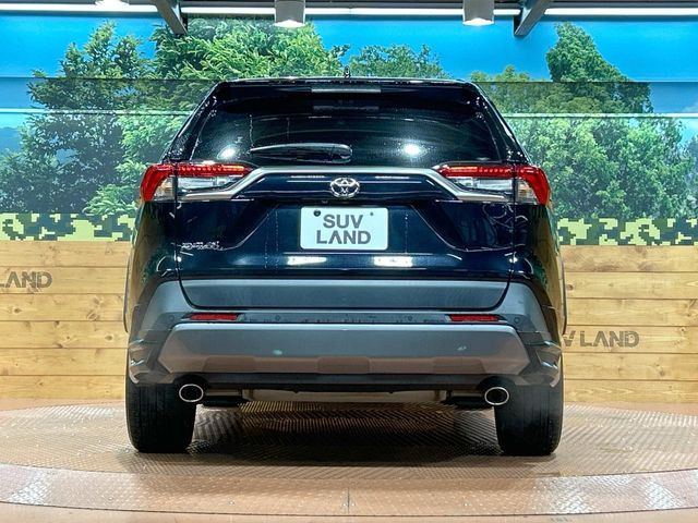 安心の最長10年・走行無制限保証(有償)をご用意。保証内容も充実はもちろん、無料点検&オイル交換や、年中無休の全国・24時間ロードサービスも付帯されておりますのでご安心下さい。