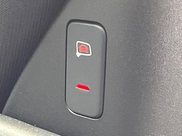 ���u���C���h�A�V�X�g�Z���T�[:���p����̎Ԃ����m���A�h���C�o�[���Ԑ��ύX���s���ۂɁA�x�����Ƌ��ɒ��ӂ𑣂��Ă������S�x���@�\�ł�!