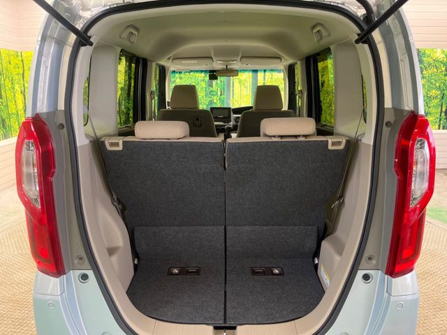 ���i�̂���������ʋ΁A���}���ɏ\���ȉ׎��X�y�[�X���m�ۂ��Ă���܂��B�Z�J���h�V�[�g��|���ƁA�傫�ȉו��̐ύڂ��\�ł���