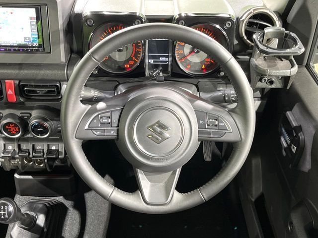 �y�����v�����X�e�A�����O�z�㎿�Ȋv���g�p���邱�ƂŁA��ɂ����������݂ƂĂ��^�]���₷���n���h���ł���