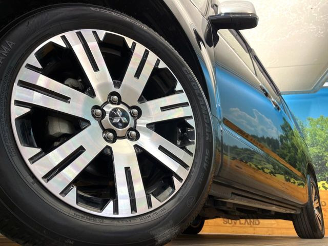 �y����18�C���`�A���~�z�C�[���z�O�ςɃ}�b�`���������A���~�z�C�[���𑕒����Ă���܂��B�e��ЊO�A���~�z�C�[����A�X�^�b�h���X�^�C�����戵�����Ă���܂��B���񂲑��k����������