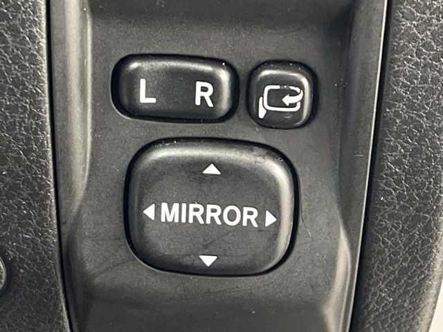 �y�d���i�[�~���[�z�T�C�h�~���[�͓d���i�[���ƂȂ��Ă���A�������ԏ�ł��L�Y�������X�N��}�����܂��B