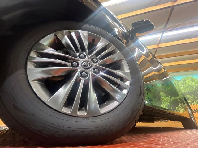 �y����18�C���`�A���~�z�C�[���z�O�ςɃ}�b�`���������A���~�z�C�[���𑕒����Ă���܂��B�e��ЊO�A���~�z�C�[����A�X�^�b�h���X�^�C�����戵�����Ă���܂��B���񂲑��k����������