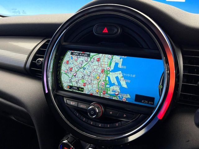 �������i�r:��̊��̂���i�r�́A����������ԓ������o���Ă���܂��B�I�[�f�B�I�@�\���[�����Ă���܂��̂ŁA�^�]�����y���߂܂���