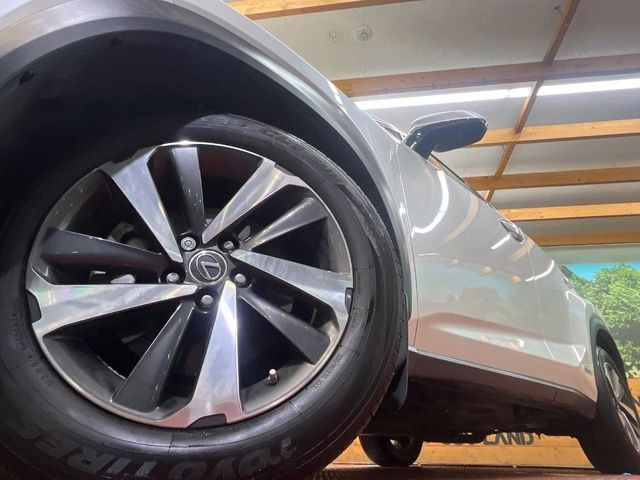 �y�����I�v�V����18�C���`�A���~�z�C�[���z�����I�v�V�����z�C�[���𑕒��B���s���\�̌���ɉ����A�O�ς����X�^�C���b�V���ɂȂ��Ă��܂��B