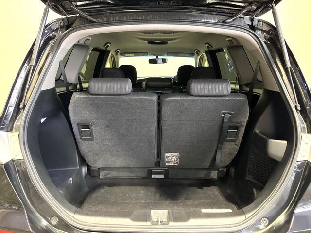 ���i�̂���������ʋ΁A���}���ɏ\���ȉ׎��X�y�[�X���m�ۂ��Ă���܂��B�Z�J���h�V�[�g��|���ƁA�傫�ȉו��̐ύڂ��\�ł���