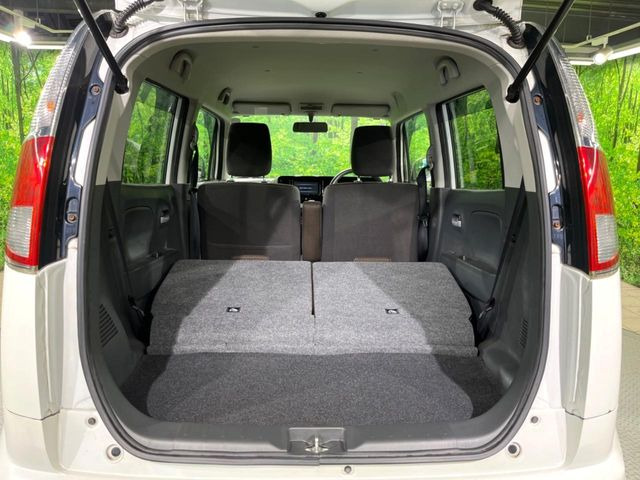 ���i�̂���������ʋ΁A���}���ɏ\���ȉ׎��X�y�[�X���m�ۂ��Ă���܂��B�Z�J���h�V�[�g��|���ƁA�傫�ȉו��̐ύڂ��\�ł���