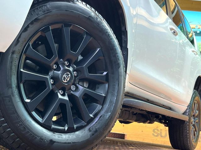 �y����18�C���`�A���~�z�C�[���z�O�ςɃ}�b�`���������A���~�z�C�[���𑕒����Ă���܂��B�e��ЊO�A���~�z�C�[����A�X�^�b�h���X�^�C�����戵�����Ă���܂��B���񂲑��k����������