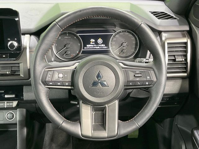 �y�����v�����X�e�A�����O�z�㎿�Ȋv���g�p���邱�ƂŁA��ɂ����������݂ƂĂ��^�]���₷���n���h���ł���