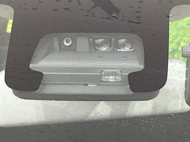 �y�X�}�[�g�u���[�L�T�|�[�g�z���s���ɑO���̎ԗ�����F�����A�Փ˂������Ȏ��͌x��ƃu���[�L�ŏՓˉ���Ɣ�Q�y�����A�V�X�g�B�����S�Ƀh���C�u�����y���݂��������܂��B