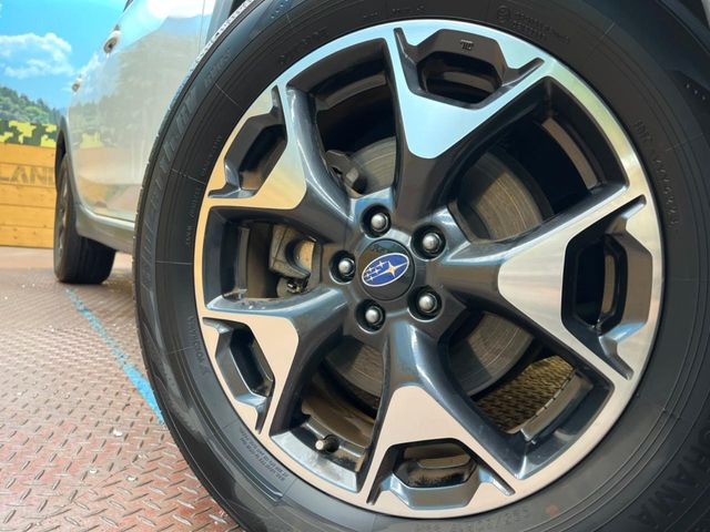 �y����17�C���`�A���~�z�C�[���z�O�ςɃ}�b�`���������A���~�z�C�[���𑕒����Ă���܂��B�e��ЊO�A���~�z�C�[����A�X�^�b�h���X�^�C�����戵�����Ă���܂��B���񂲑��k����������