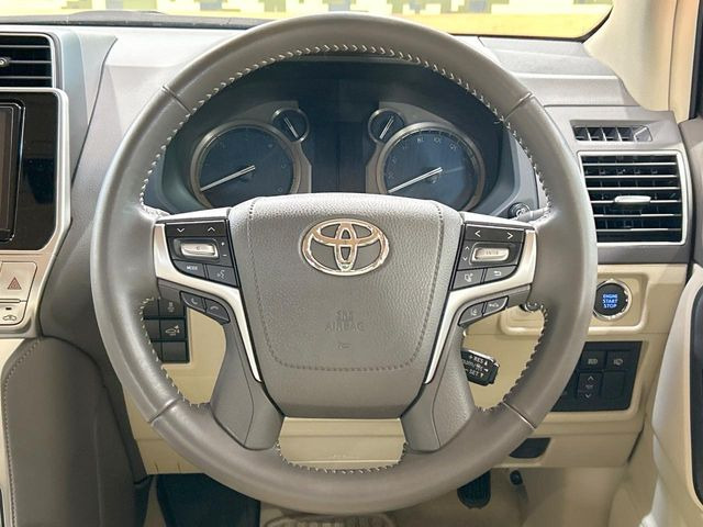 �y�����v�����X�e�A�����O�z�㎿�Ȋv���g�p���邱�ƂŁA��ɂ����������݂ƂĂ��^�]���₷���n���h���ł���