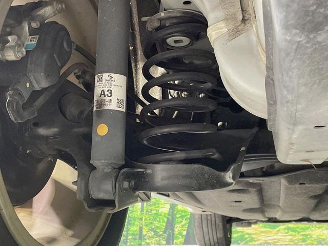 お車を安心してお乗りいただく為には、足回りの定期点検が欠かせません。サービスサポート(有償保証)では無料点検もご提供しており、安心のカーライフをお過ごしいただけるサポート体制が整っています。