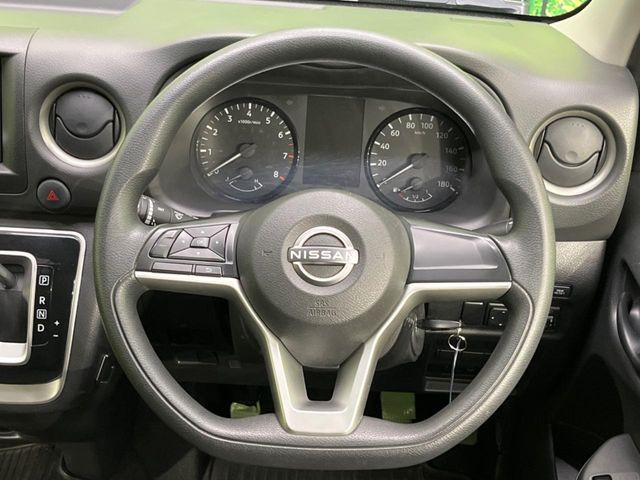 �C���e���A�ɍ��킹���f�U�C���̃X�e�A�����O�́A�^�]�������̂��Ƃ��l���A�^�]���₷���`��A�傫���ł��B�����x�A���ۂɐG���Ă��m���߂��������B