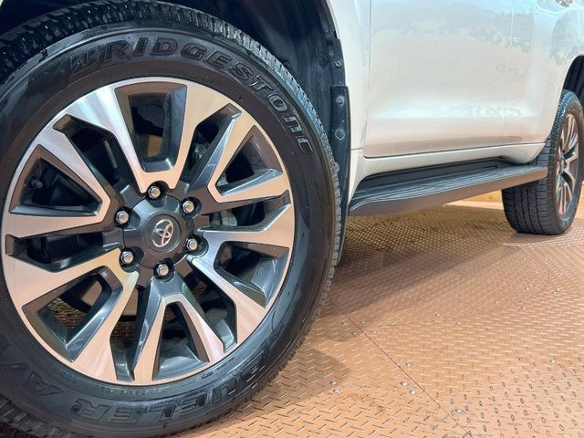 �y����19�C���`�A���~�z�C�[���z�O�ςɃ}�b�`���������A���~�z�C�[���𑕒����Ă���܂��B�e��ЊO�A���~�z�C�[����A�X�^�b�h���X�^�C�����戵�����Ă���܂��B���񂲑��k����������