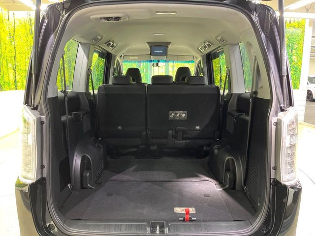 ���i�̂���������ʋ΁A���}���ɏ\���ȉ׎��X�y�[�X���m�ۂ��Ă���܂��B�Z�J���h�V�[�g��|���ƁA�傫�ȉו��̐ύڂ��\�ł���