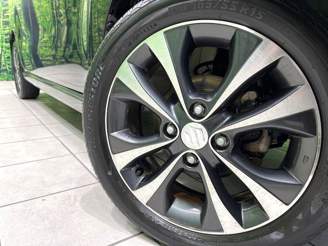 �y����15�C���`�A���~�z�C�[���z�O�ςɃ}�b�`���������A���~�z�C�[���𑕒����Ă���܂��B�e��ЊO�A���~�z�C�[����A�X�^�b�h���X�^�C�����戵�����Ă���܂��B���񂲑��k����������