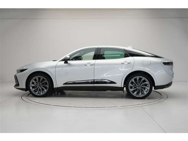 クラウンクロスオーバー2.5 G アドバンスト レザー パッケージ E-Four 4WD