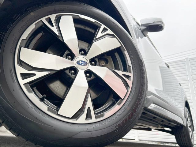 �y����18�C���`�A���~�z�C�[���z�O�ςɃ}�b�`���������A���~�z�C�[���𑕒����Ă���܂��B�e��ЊO�A���~�z�C�[����A�X�^�b�h���X�^�C�����戵�����Ă���܂��B���񂲑��k����������