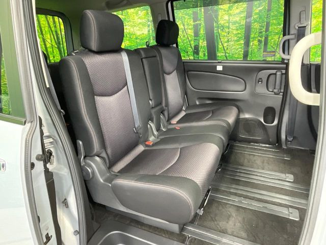 �Z�J���h�V�[�g�͒������������ƂȂ��Ă���A�X���C�h����ΒʘH�X�y�[�X���o��!�O��̈ړ����Ƃ��Ă��ȒP�ł���������A8����Ԏ������K�ȍ���S�n�̃V�[�g�ƂȂ��Ă��܂���